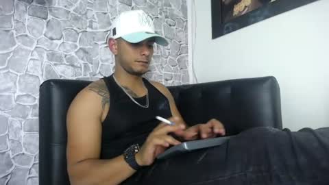 chris_dick2 online show from August 14, 3:54 am