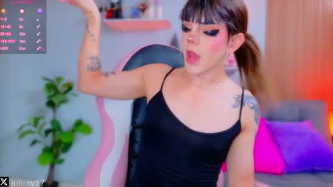 juli online show from July 31, 12:33 pm