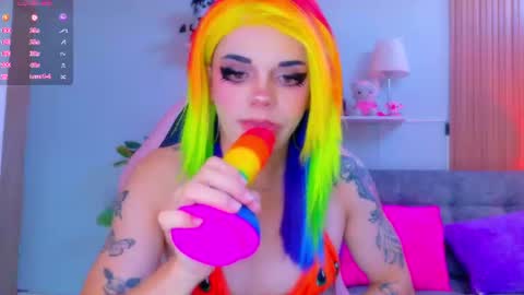 juli online show from August 11, 2:52 pm