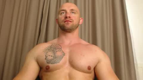 chrisbigbiceps online show from May 28, 4:21 pm