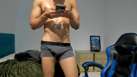chriss_r07 online show from July 31, 5:57 am