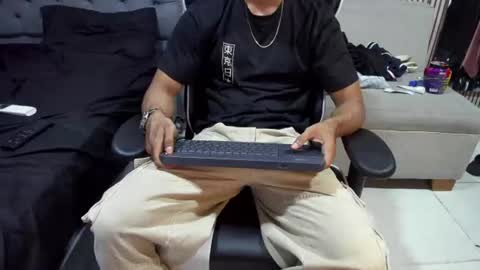 chriss_r07 online show from August 2, 2:18 am