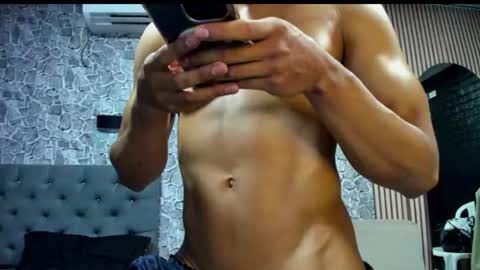 chriss_r07 online show from August 13, 4:48 am