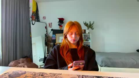 Mia online show from September 8, 10:44 am