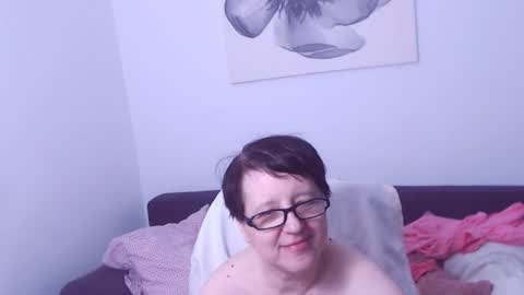 christarose online show from August 6, 12:42 am