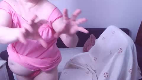 christarose online show from August 6, 1:48 am
