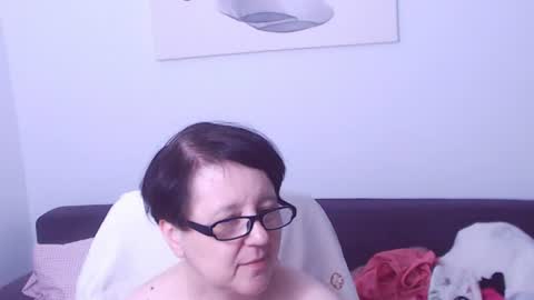 christarose online show from August 8, 2:22 am