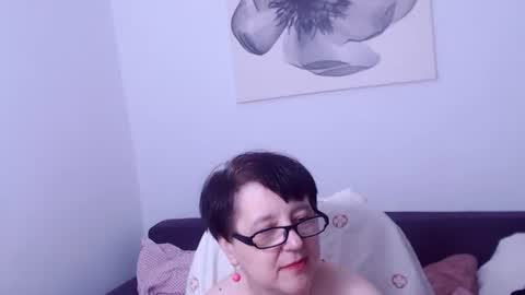 christarose online show from August 8, 10:59 am