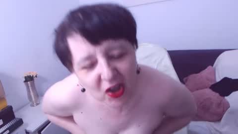 christarose online show from August 9, 10:49 am