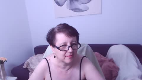 christarose online show from August 9, 6:53 pm