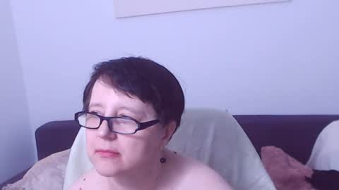 christarose online show from August 9, 7:59 pm