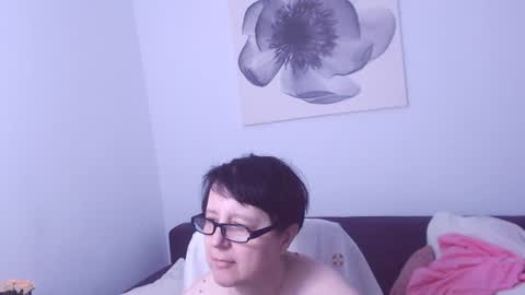 christarose online show from August 12, 8:55 pm