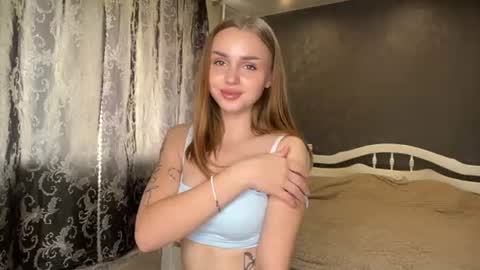 Caroline  online show from August 4, 9:28 am