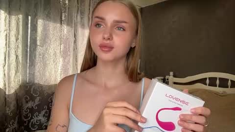 Caroline  online show from August 4, 12:46 pm