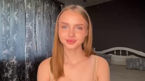 Caroline  online show from August 5, 8:23 am