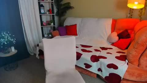 christinaconteeree online show from August 10, 7:37 pm