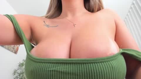 Hi im Christine online show from August 10, 6:04 am