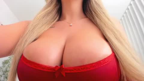 Hi im Christine online show from August 15, 9:24 am