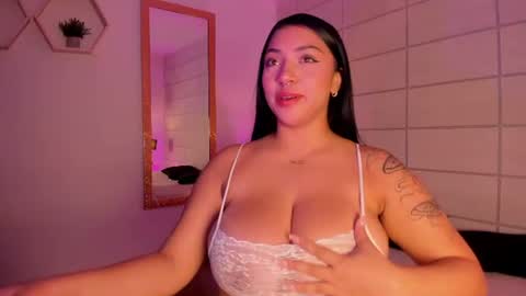 Christine  online show from August 3, 1:07 pm