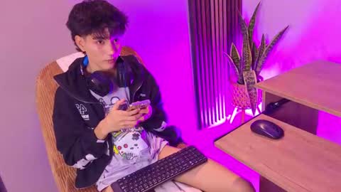 Chris online show from September 3, 8:45 pm