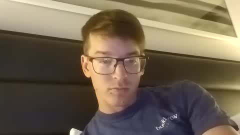 chrisvibess online show from May 18, 12:34 am