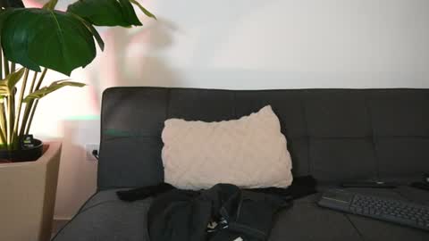 chrizmacgregor online show from August 13, 4:04 am