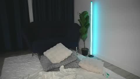 Chrystal online show from August 13, 6:44 pm