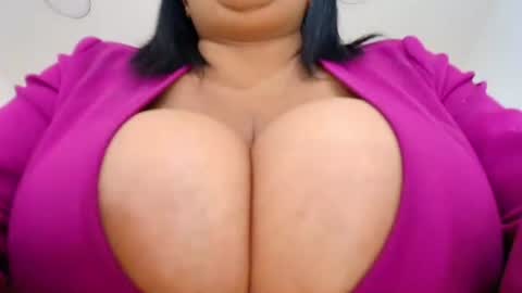 Queen Big Boobs online show from July 30, 11:55 pm