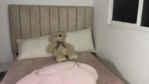 Mia online show from August 11, 7:32 am