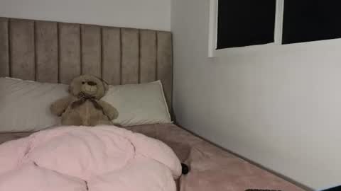 Mia online show from August 13, 5:21 am