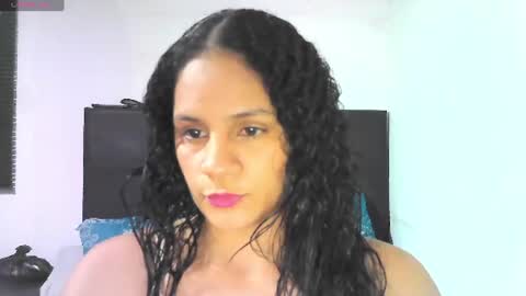 cieloo_777 online show from August 4, 3:47 am