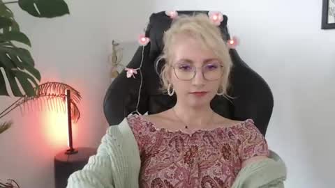 Cinderella online show from August 4, 9:06 am