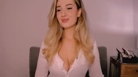 cindyprettywomen online show from August 1, 10:21 am