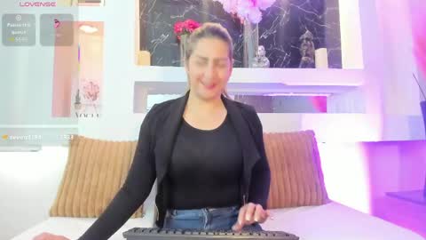 Cinthya  online show from May 9, 12:18 pm