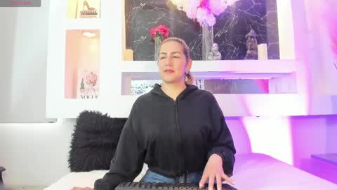 Cinthya  online show from May 16, 12:16 pm