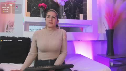 Cinthya  online show from June 4, 12:09 pm