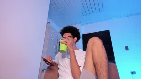 cj_davis1 online show from July 19, 9:00 am