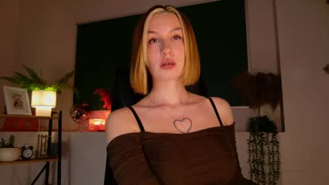 Claire online show from August 3, 11:01 pm