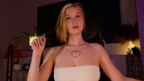 Claire online show from August 9, 10:22 pm