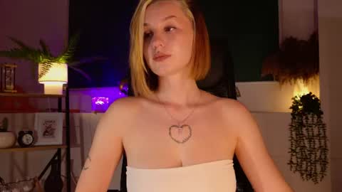 Claire online show from August 12, 10:45 pm