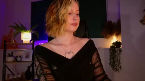 Claire online show from August 14, 8:12 pm
