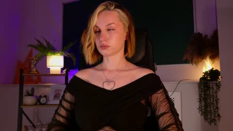Claire online show from August 14, 11:08 pm
