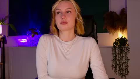 Claire online show from August 15, 4:00 pm