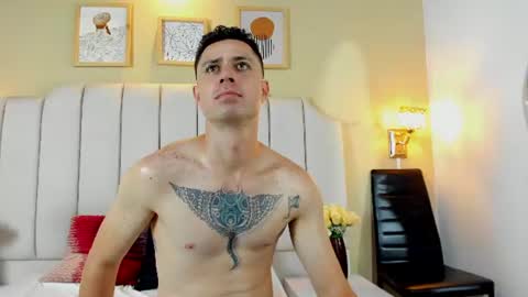 clarkkush_ online show from August 12, 2:25 am