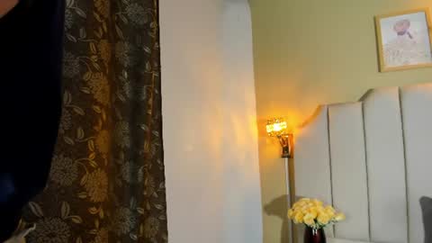 clarkkush_ online show from August 13, 1:19 am