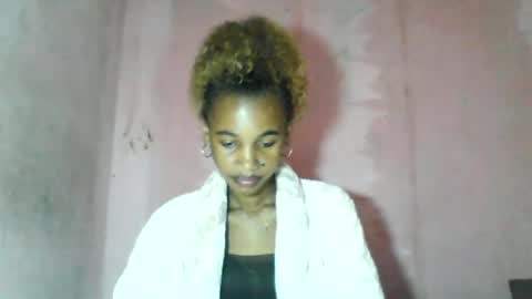 claudianne online show from August 15, 7:01 am