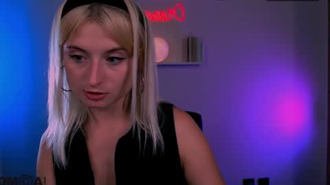 cleoo_xoxo online show from August 15, 2:15 am