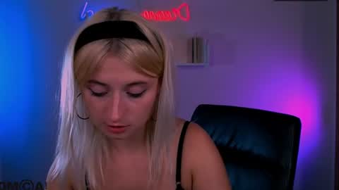 cleoo_xoxo online show from August 15, 3:43 am