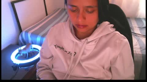 Zoe online show from August 12, 2:41 pm