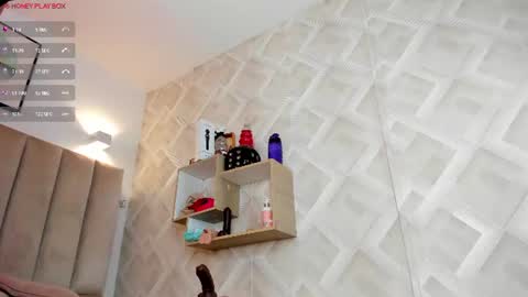 clhoe_johnson_ online show from August 5, 3:43 pm